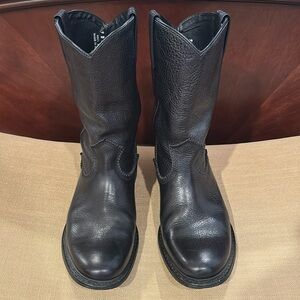 Frye - Authentic and original, the Duke Roper